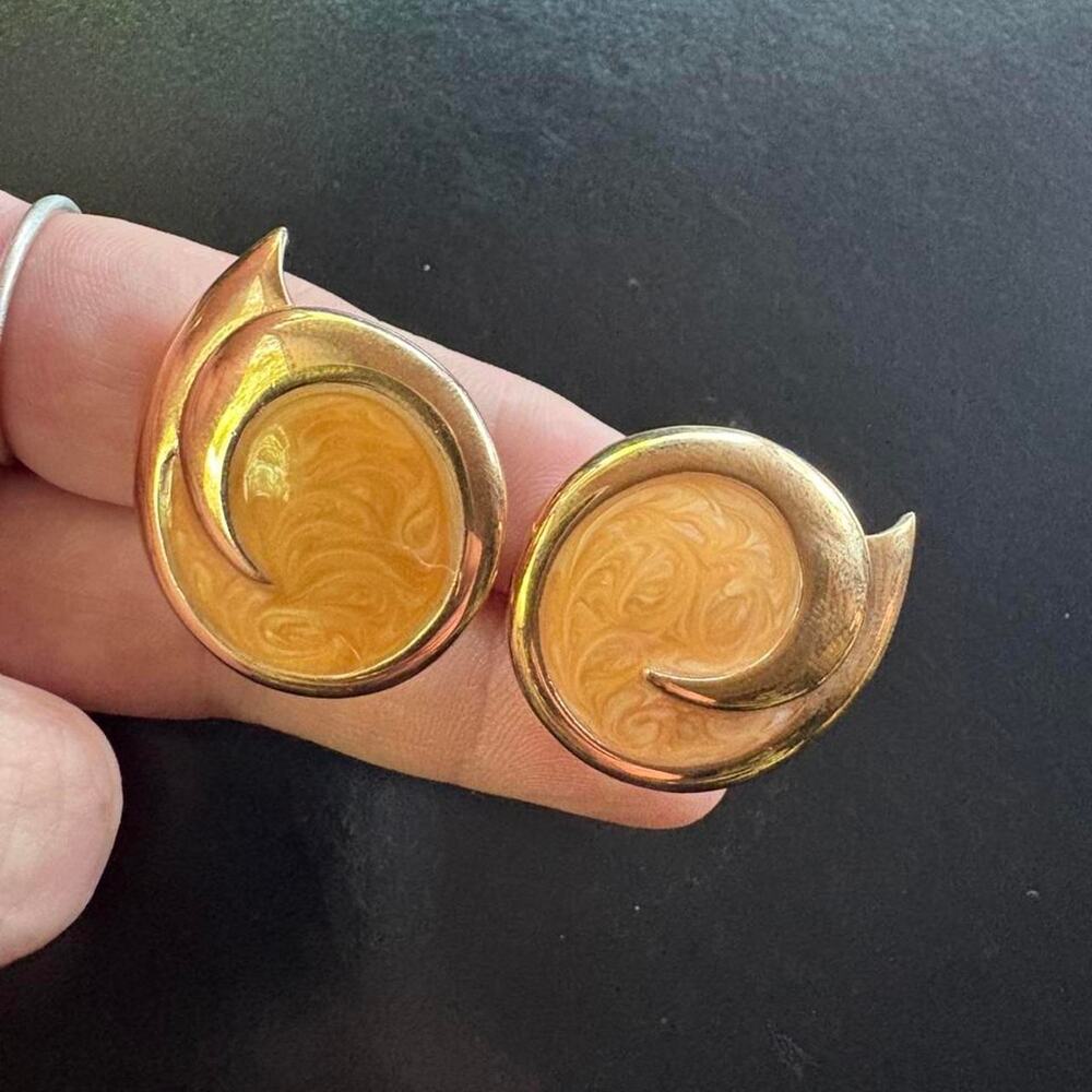 Monet vintage gold tone curl earrings